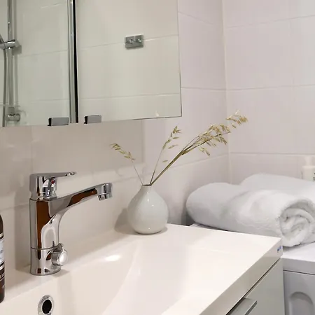 Henniina V Pakkahuone Iii - Center Apartment Oulu